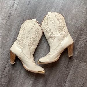 Comfortable classic cowgirl boot